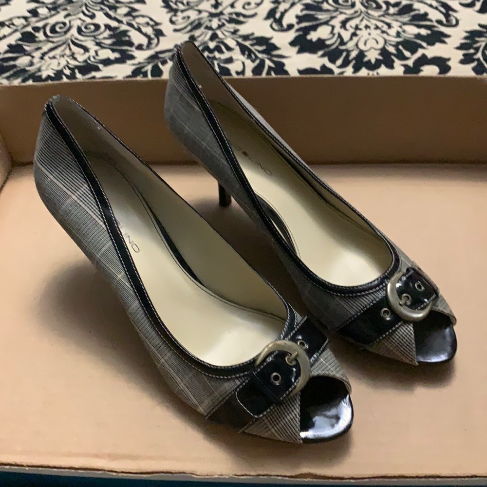 Bandolino peep toe heels〰️